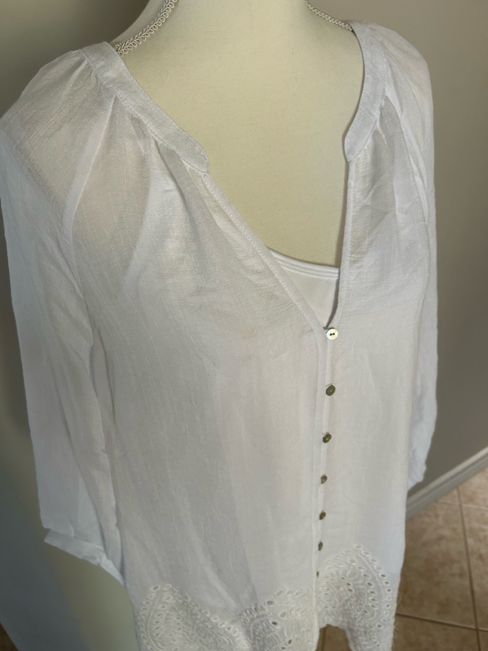 Figueroa & Flower sheer top with large embroidered eyelet bottom - Picture 3 of 12